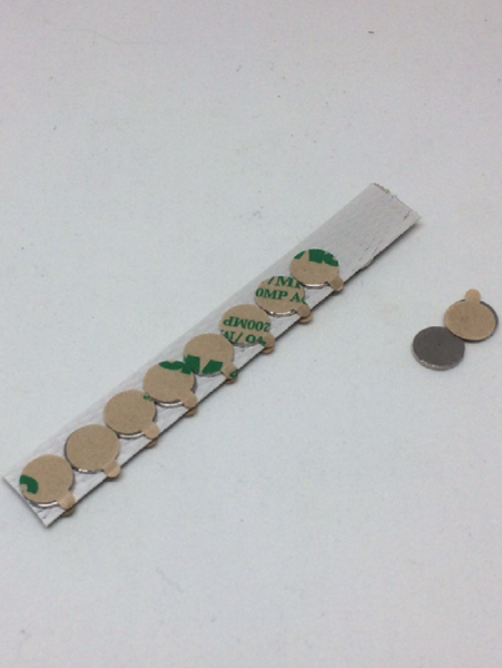Neodym-Magnet rund / selbstklebend / 10 x 1 mm / 20 Stück